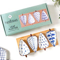 Nestasia Contemporary Leaf-Shaped Ceramic Blue and White Glossy Serving Platter with Wooden Board fo