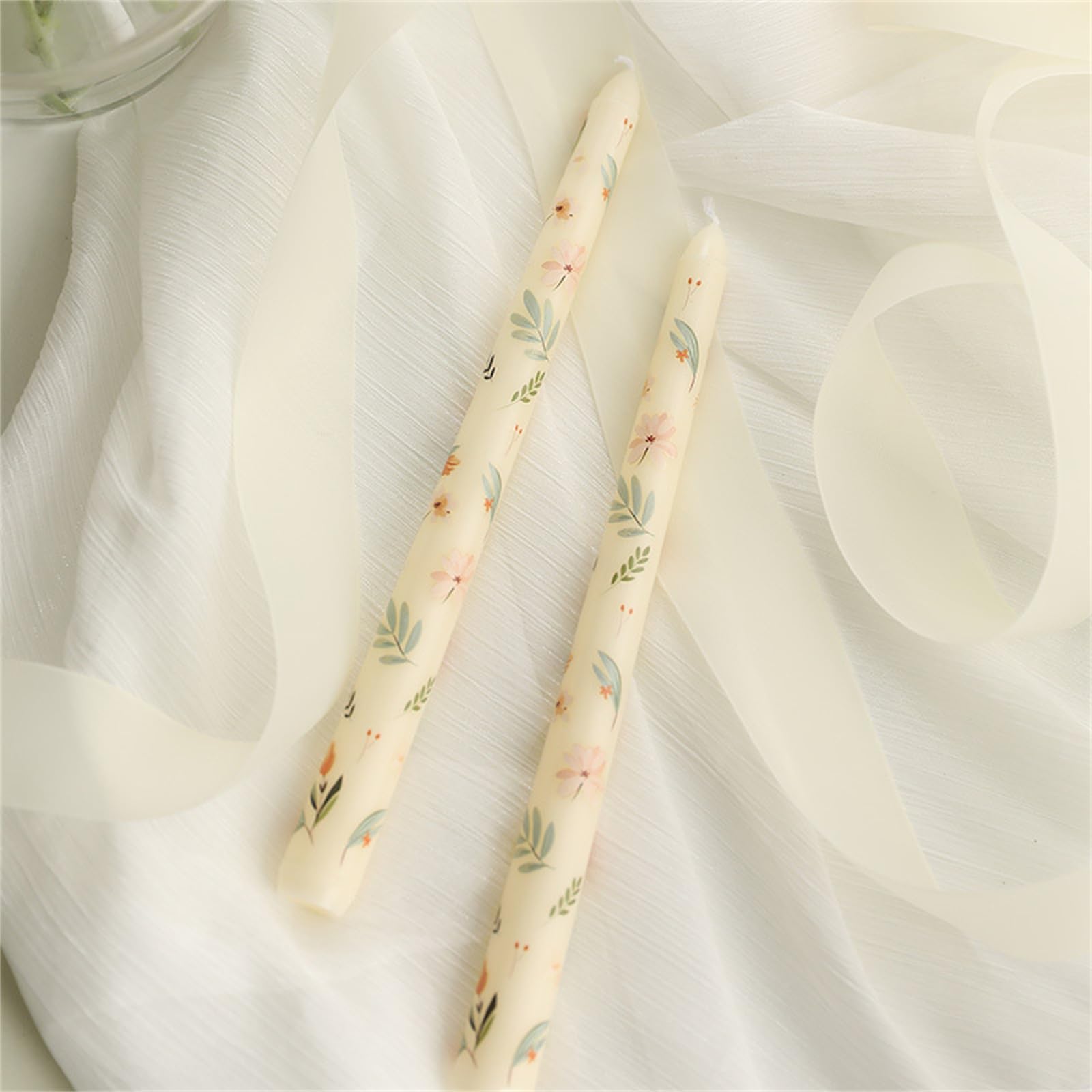 Floral Taper Candle Dripless Candlesticks, 2pcs White Unscented Candle Long Candle Sticks 25cm Flower Tapered Candles for Home Party Wedding Restaurant Holiday Decor, Beige